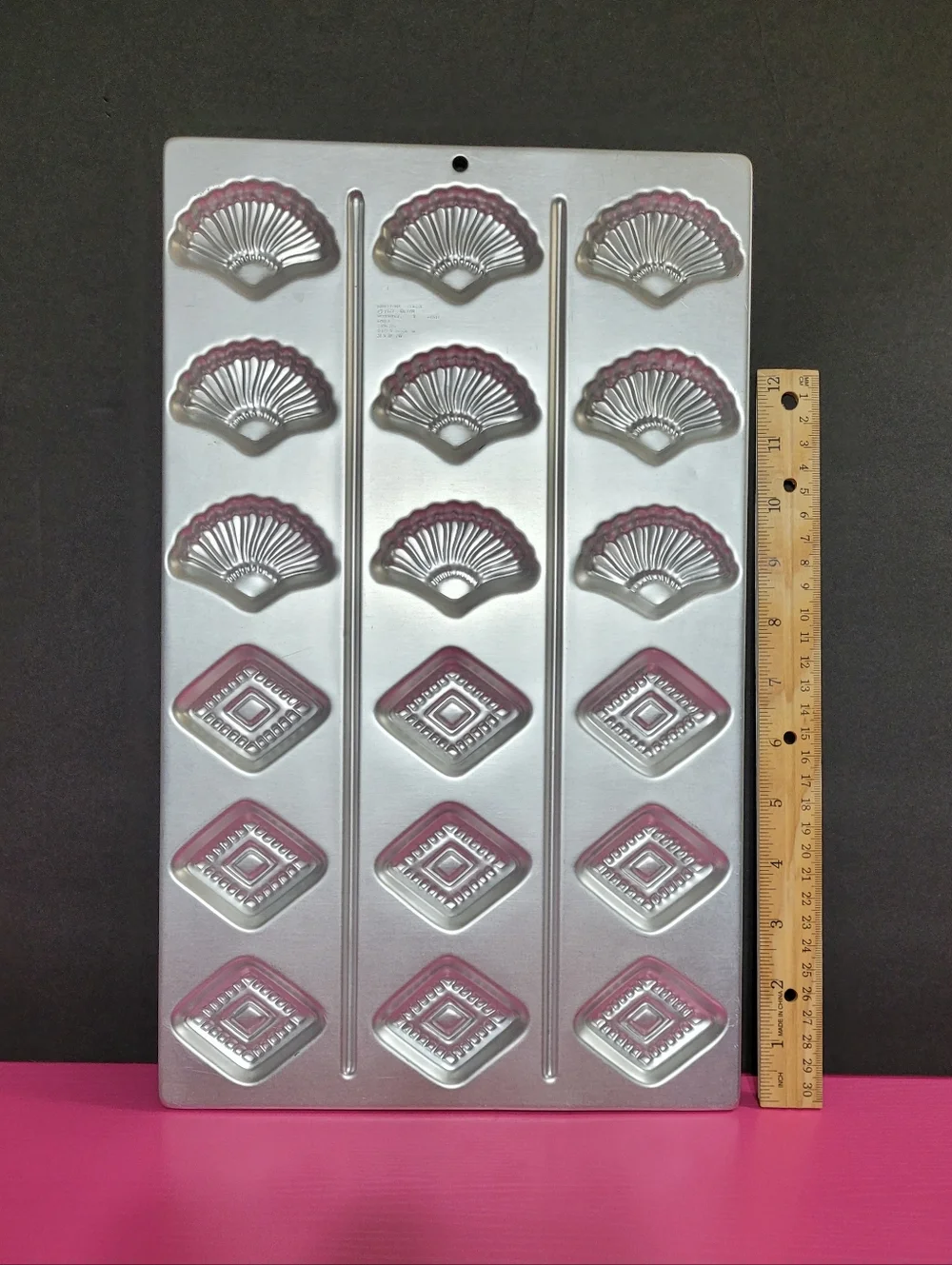Vintage Wilton Barcelona Classic Aluminum Mold Pan No. 2306-106